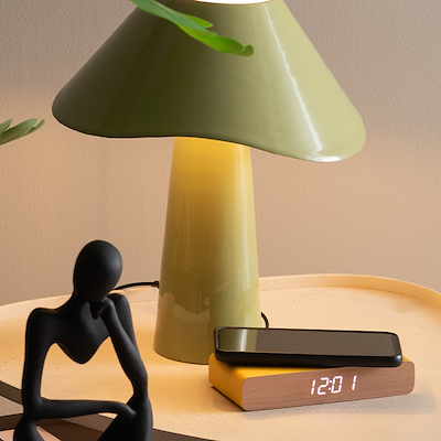 Karlsson Retro Flat vækkeur med trådløs oplader gul