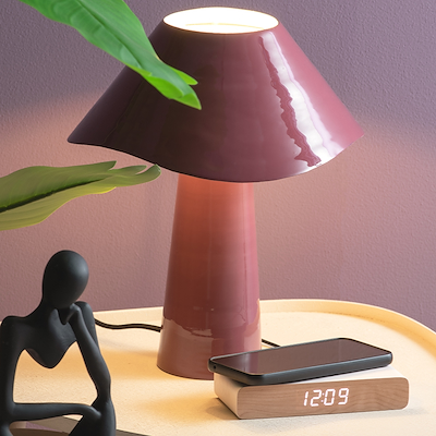 Karlsson Retro Flat vækkeur med trådløs oplader hvid