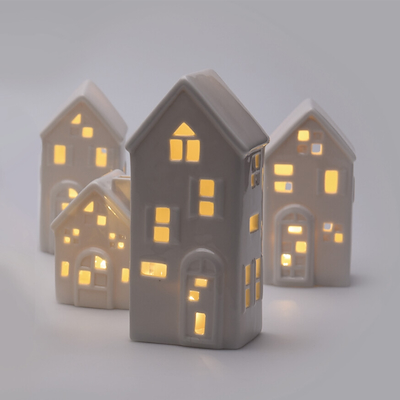 Hvidt hus med LED lys porcelæn 16,40 cm assorteret