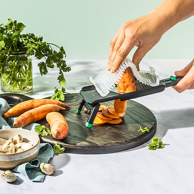 Dreamfarm Nocutu mandolinjern med fingerbeskyttelse