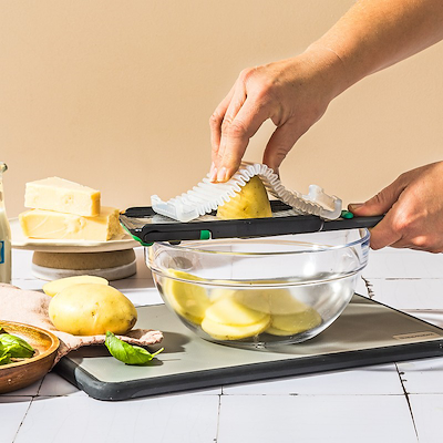 Dreamfarm Nocutu mandolinjern med fingerbeskyttelse