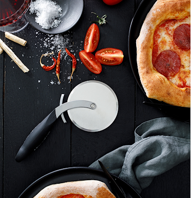 Microplane Specialty pizzahjul sort L 20 cm